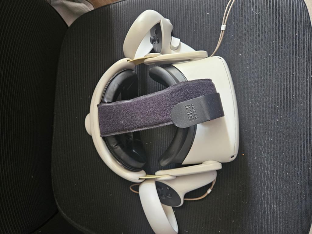 Oculus Quest 2 VR-bril met controllers + kiwi elitestrap, Spelcomputers en Games, Virtual Reality, Zo goed als nieuw, Overige platformen