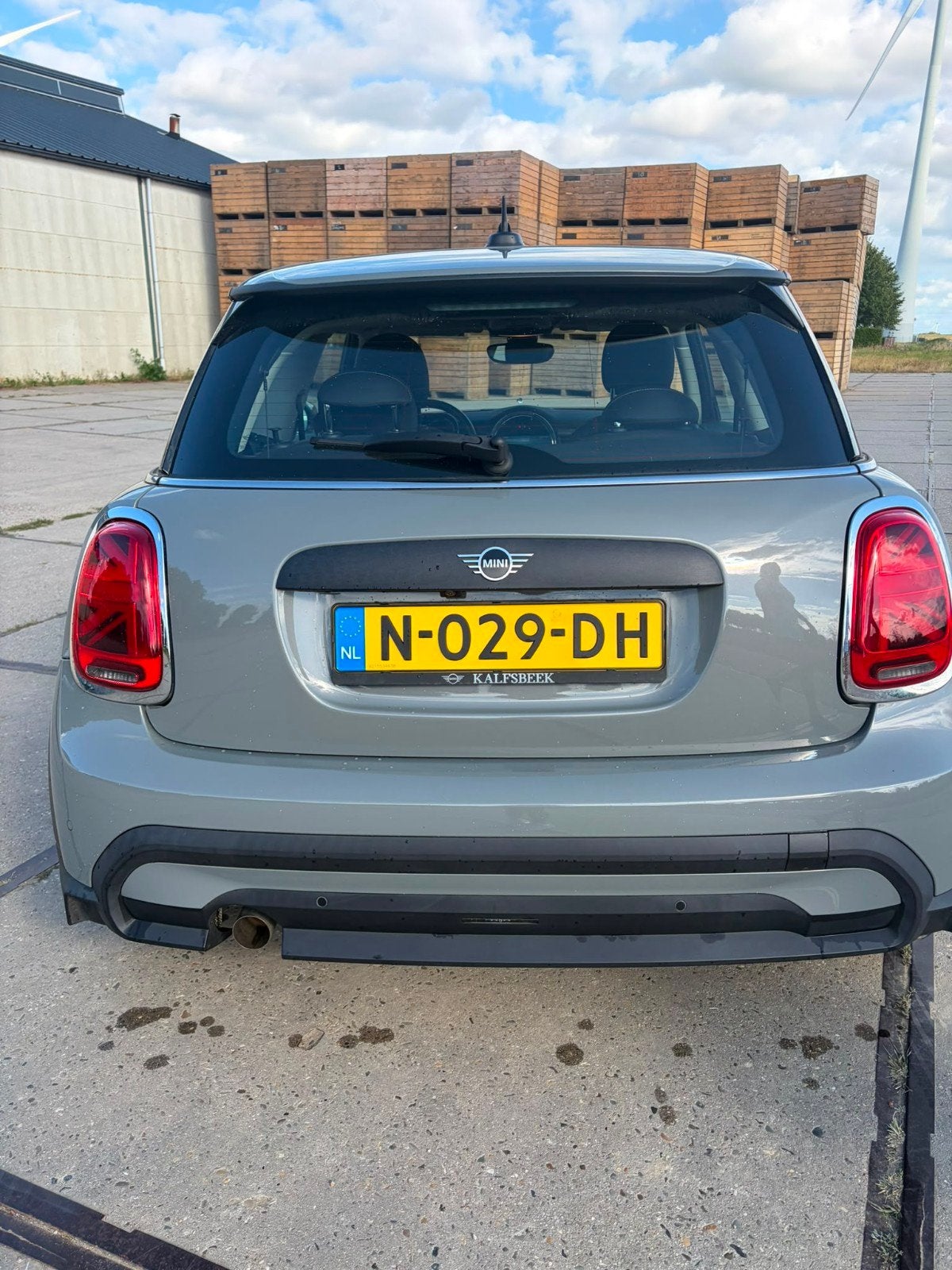 Mini Cooper One 1.5 102pk grijs/zilver 77.661 km Dealer onde, Auto's, Mini, Voorwielaandrijving, Zwart, Leder en Stof, 49 €/maand