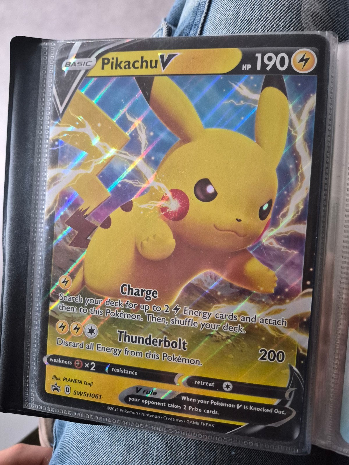 Pikachu V SWSH061 Pokémon Kaart - Zo goed als nieuw, Ophalen of Verzenden
