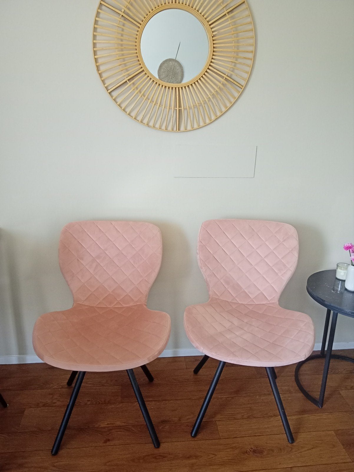 Twee roze eetkamerstoelen - zo goed als nieuw, Ophalen, Twee, Overige kleuren, Modern, Scandinavisch