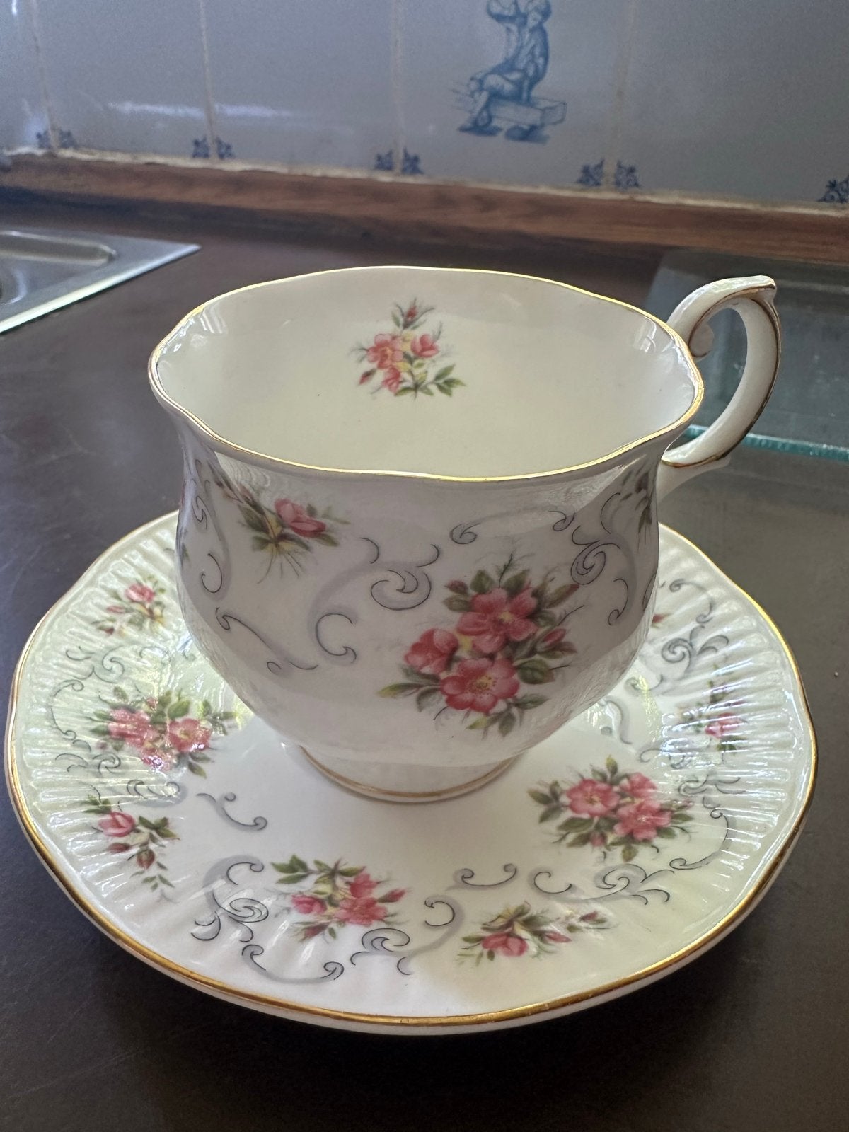 Queen's Rosina Thee Kop en Schotel - Fijn Bone China, Antiek en Kunst, Ophalen