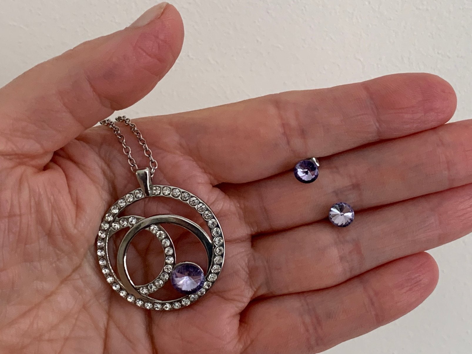 Leuke set ketting, oorbellen met lila paarse zirkonium steen, Sieraden, Tassen en Uiterlijk, Kettingen, Verstelbaar, Paars, Ophalen of Verzenden
