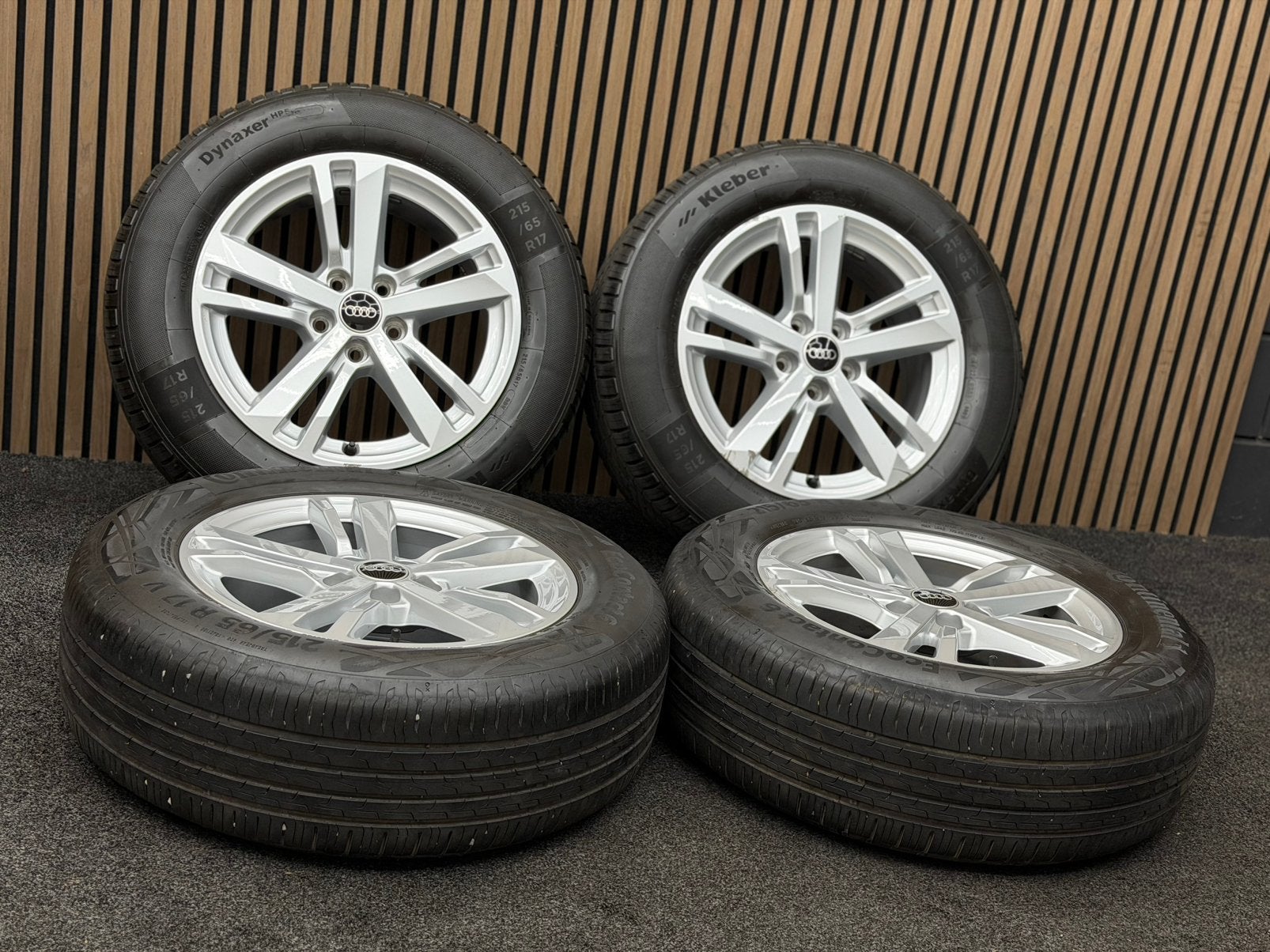 Originele 17 inch Audi Q3 83A 5x112 ET40 215/65/17 ZOMER!, Auto-onderdelen, Ophalen, 215 mm, ., Banden en Velgen