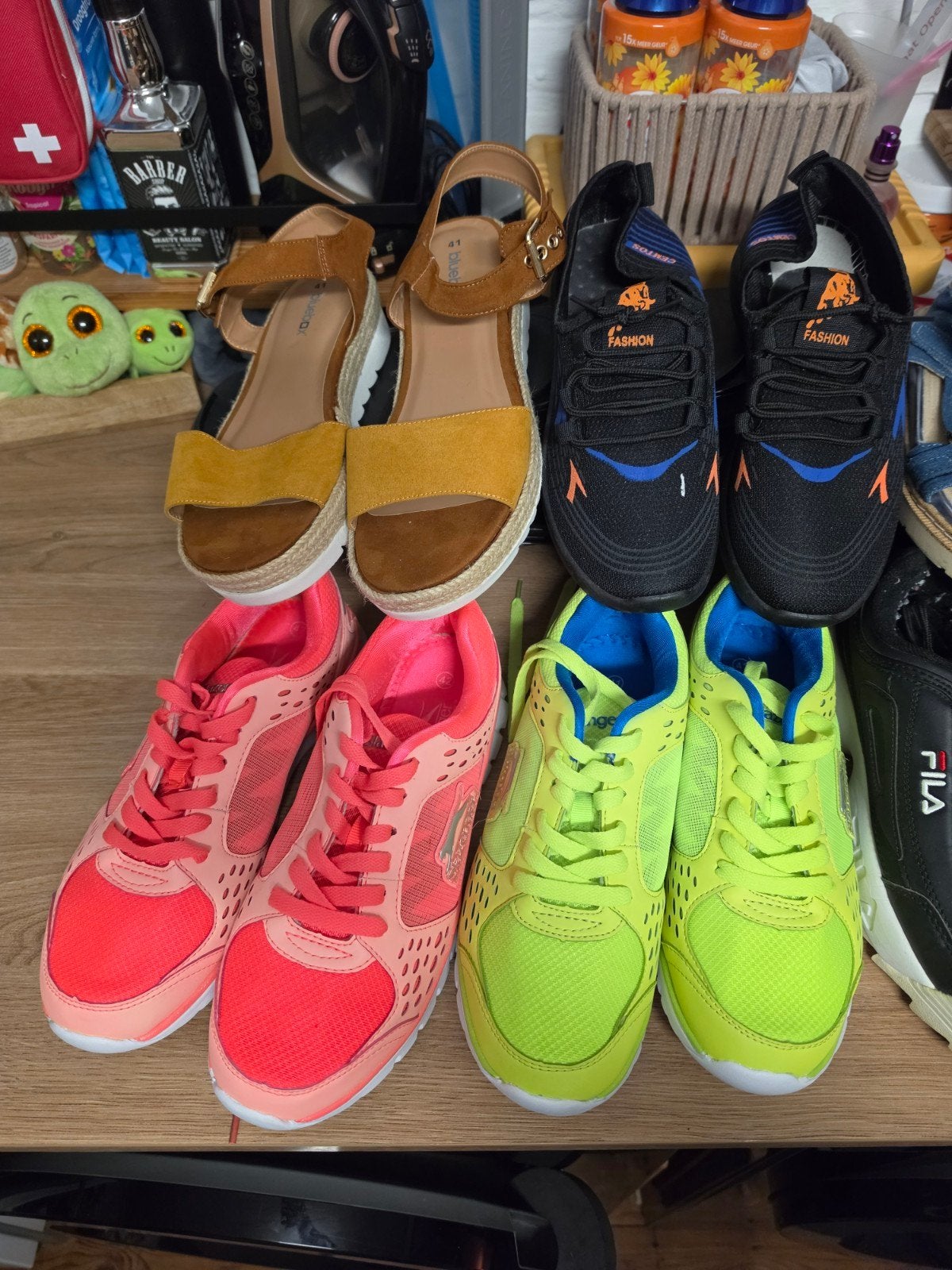 NIEUW/ZGAN Schoeisel mt 41 dragend GRATIS !, Ophalen, Zo goed als nieuw, Overige kleuren, Sneakers of Gympen