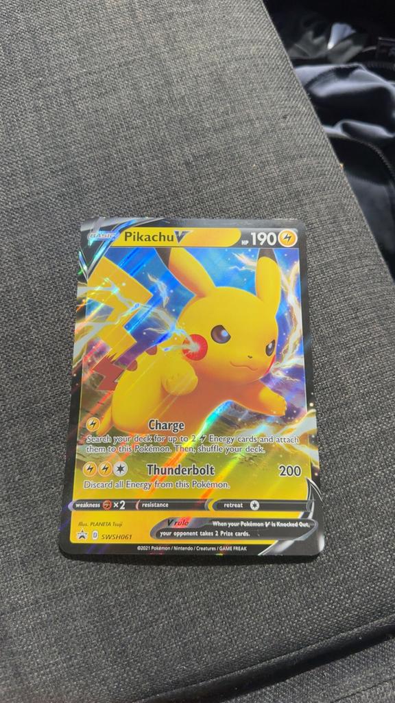 Pikachu V SWSH061 Pokémon Kaart - Zo goed als nieuw, Ophalen, Zo goed als nieuw, Losse kaart, Foil