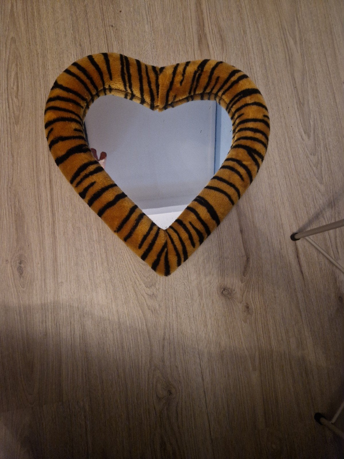 Hartvormige spiegel met tijgerprint rand, Minder dan 50 cm, Gebruikt, Ophalen of Verzenden, Minder dan 100 cm