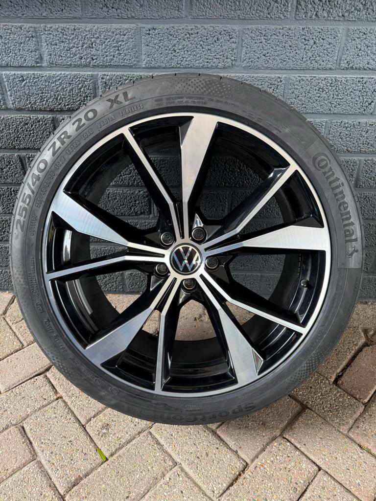 Org Vw tiguan misano r-line velgenset 20” 255/40ZR20XL, Auto-onderdelen, Banden en Velgen, 255 mm, Banden en Velgen, Nieuw, Ophalen of Verzenden