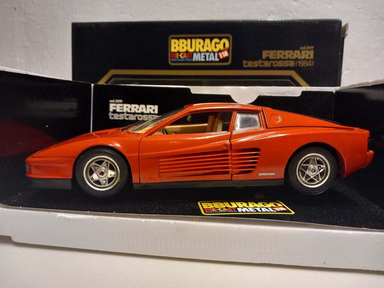 Ferrari Testarossa rood Bburago metal 1:18 KRD, Ophalen of Verzenden, Zo goed als nieuw, Auto, Overige merken
