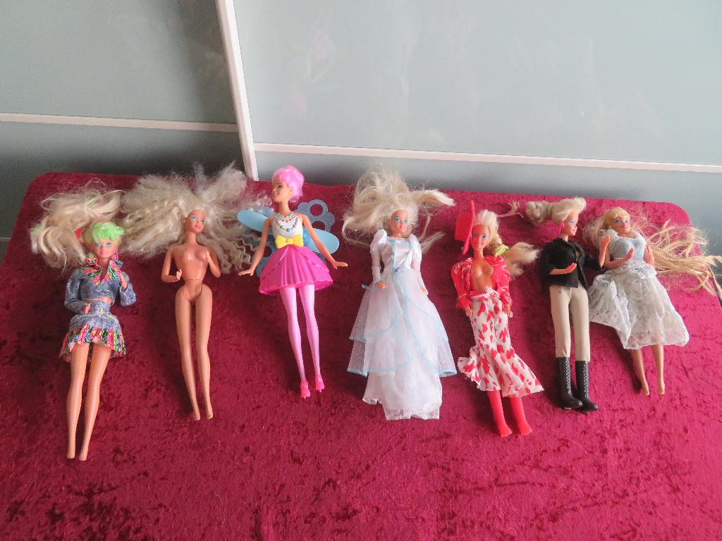 MATTEL BARBIE POPPEN  15 stuks + KLEERTJES OOK VINTAGE, Ophalen of Verzenden, Barbie