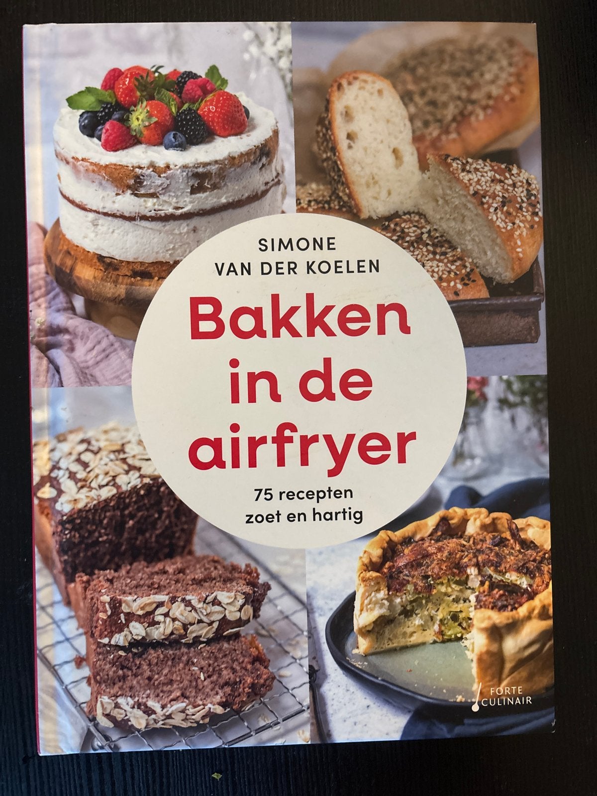 Bakken in de Airfryer - Simone van der Koelen, Ophalen of Verzenden, Zo goed als nieuw, Overige gebieden, Tapas, Hapjes en Dim Sum