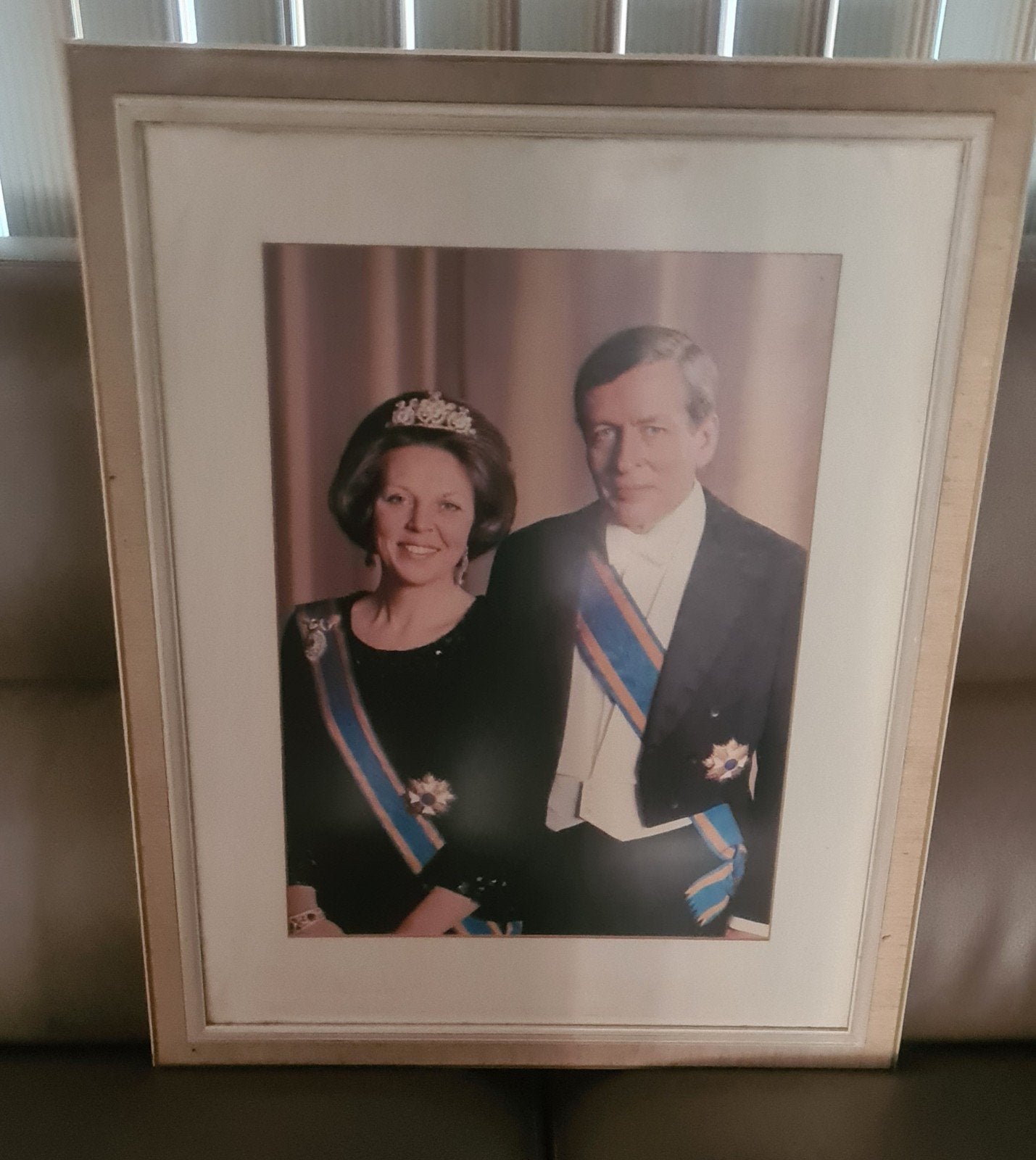 Portret Beatrix en Claus - Ingelijste Foto, Antiek en Kunst, Ophalen of Verzenden, Foto, Fotografie, Ingelijst
