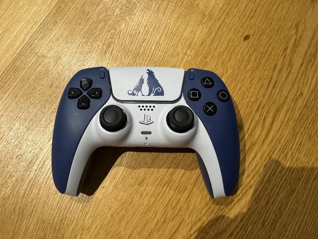 PS5 DualSense Controller God of War Ragnarok Limited Edition, PlayStation 5, Ophalen of Verzenden, Zo goed als nieuw, Controller