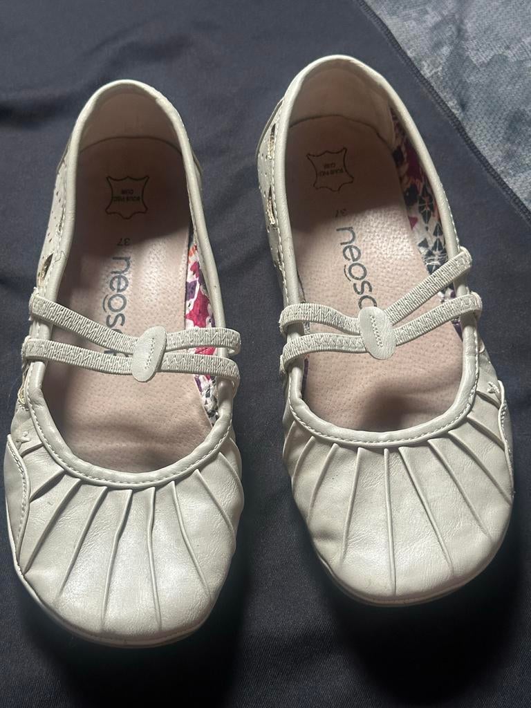 Neosoft ballerina's maat 37 - Zo goed als nieuw, Ophalen of Verzenden, Zo goed als nieuw, Beige, Ballerina's