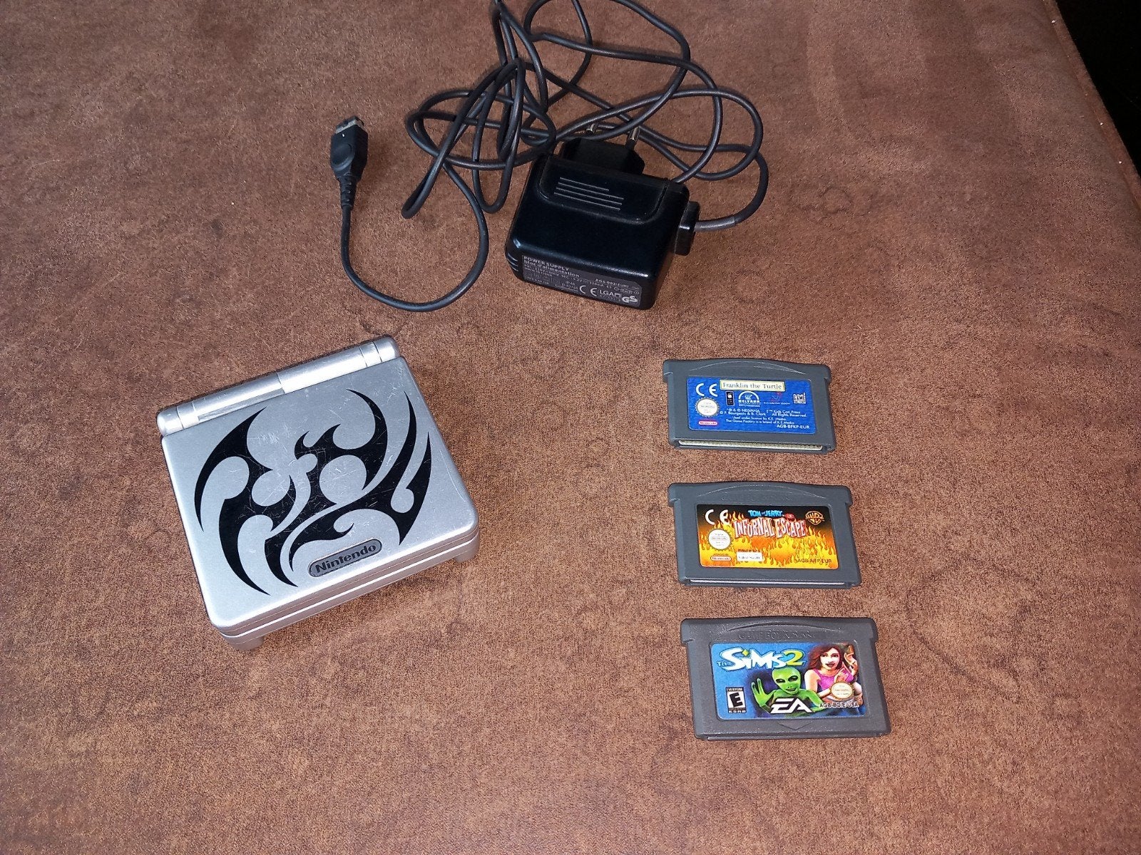 Game Boy Advance SP tribal met 3 spellen en oplader, Nintendo, Gebruikt, Overige genres, 1 speler