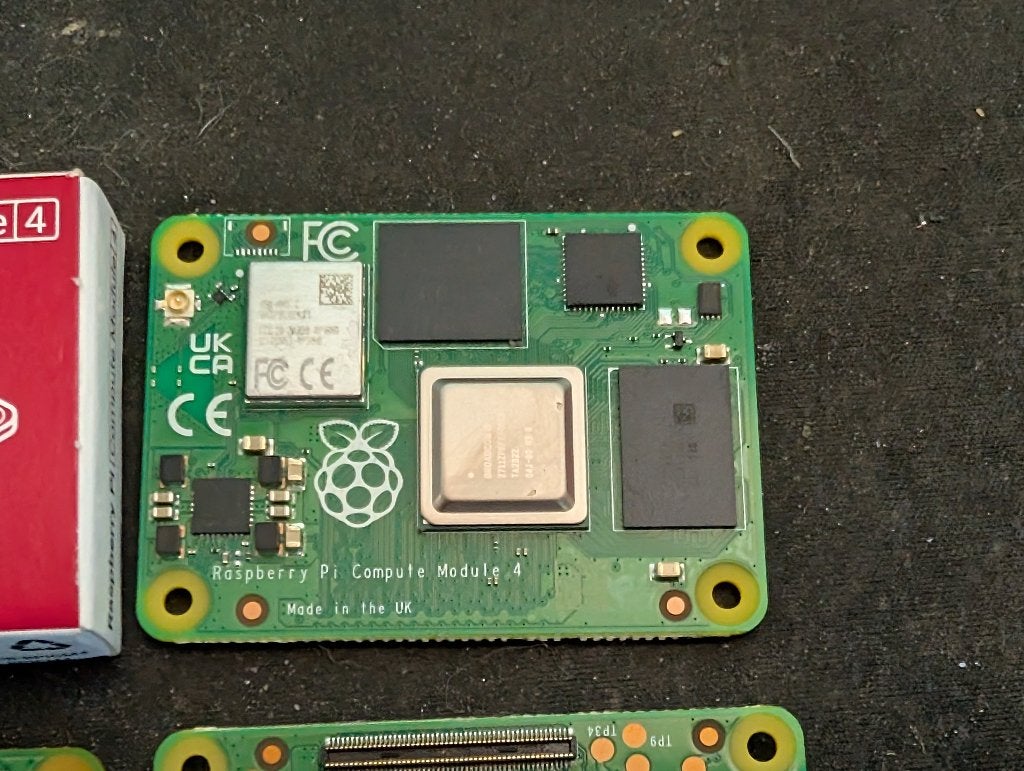 Raspberry Pi Compute Module 4 CM4102008 WIFI 2GB 8GB eMMC, Ophalen of Verzenden, Zo goed als nieuw