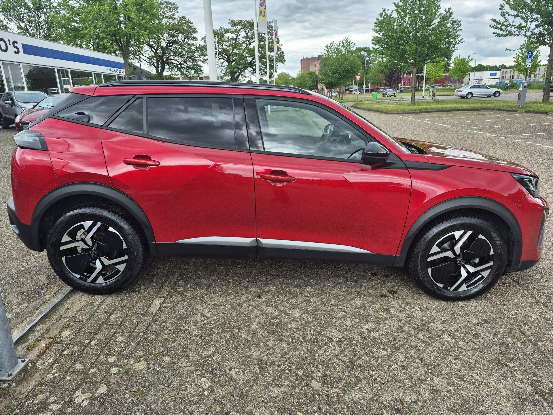 Peugeot 2008 1.2 PureTech 100 Allure (bj 2024), Auto's, 12 maanden, Gebruikt, Euro 6, 1199 cc