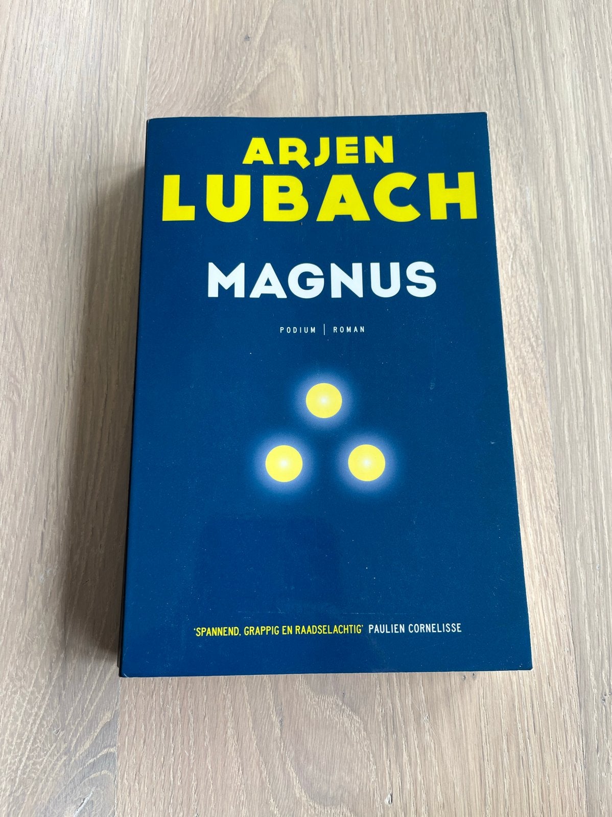 Arjen Lubach - Magnus (Roman), Ophalen of Verzenden, Zo goed als nieuw, Nederland