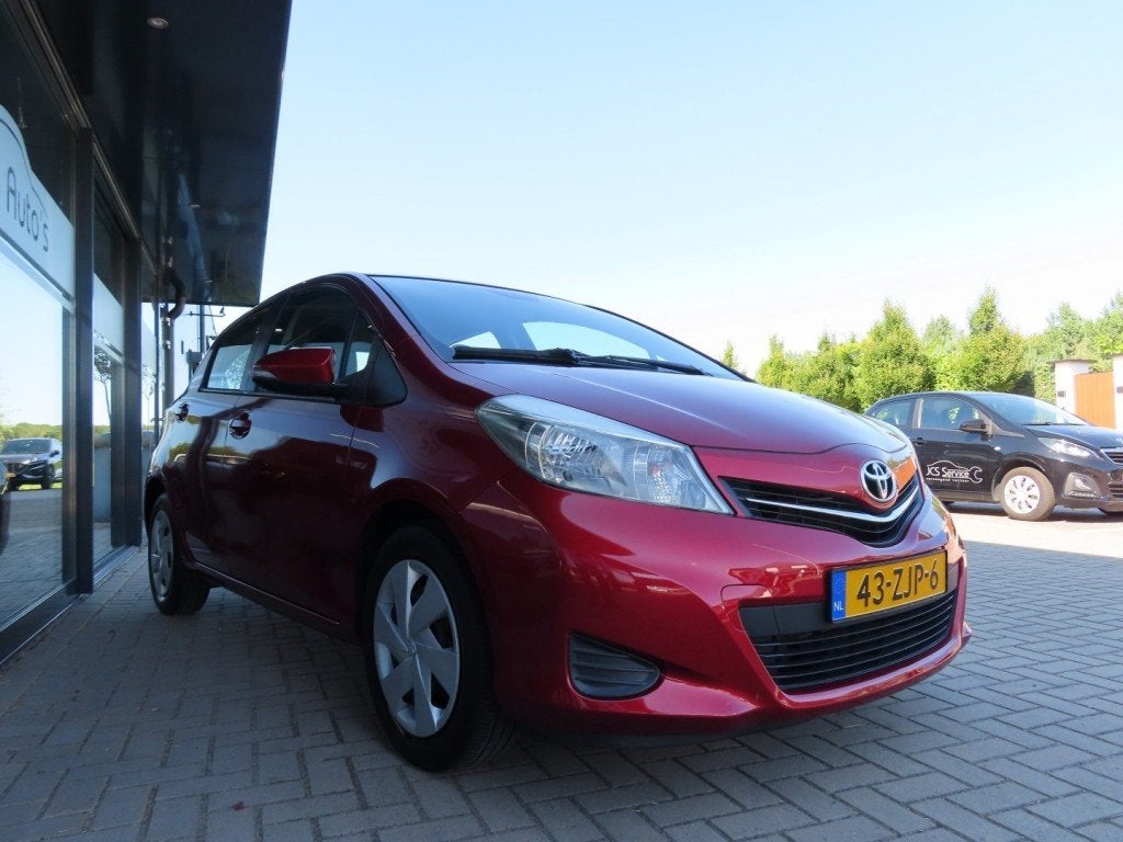 Toyota YARIS 1.3 VVT-i Aspiration Aut. Airco Cruise Navi Cam, Auto's, Euro 5, 4 cilinders, Bedrijf, 99 pk