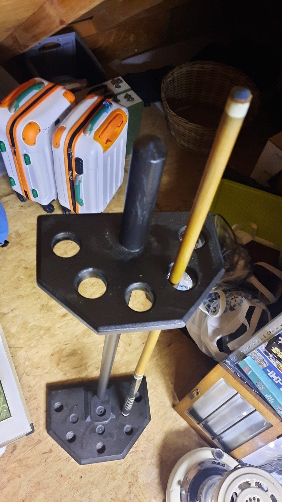 Standaard voor biljartkeuen, Ophalen, Zo goed als nieuw, Biljarttafel