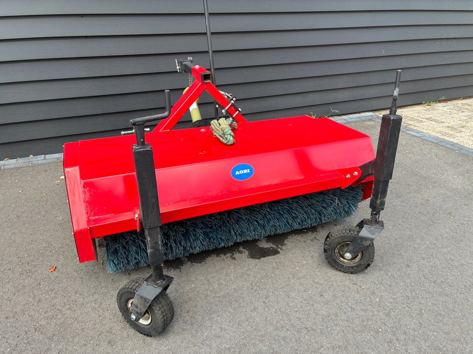 Veegmachine trekker aftakas traktor veegrol  borstel veger, Ophalen, Gebruikt