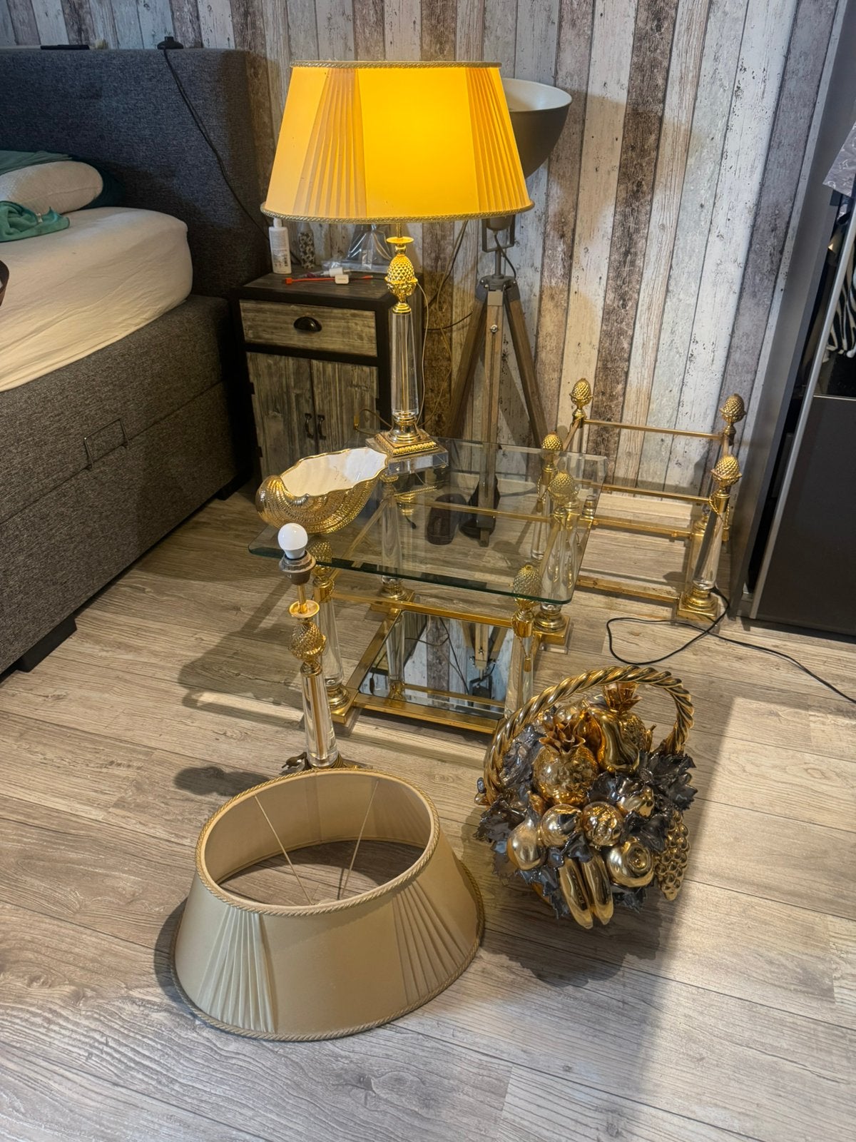 2 goud/ glas lampen met kap,tafeltje, fruitschaal en schelp, Ophalen, Zo goed als nieuw