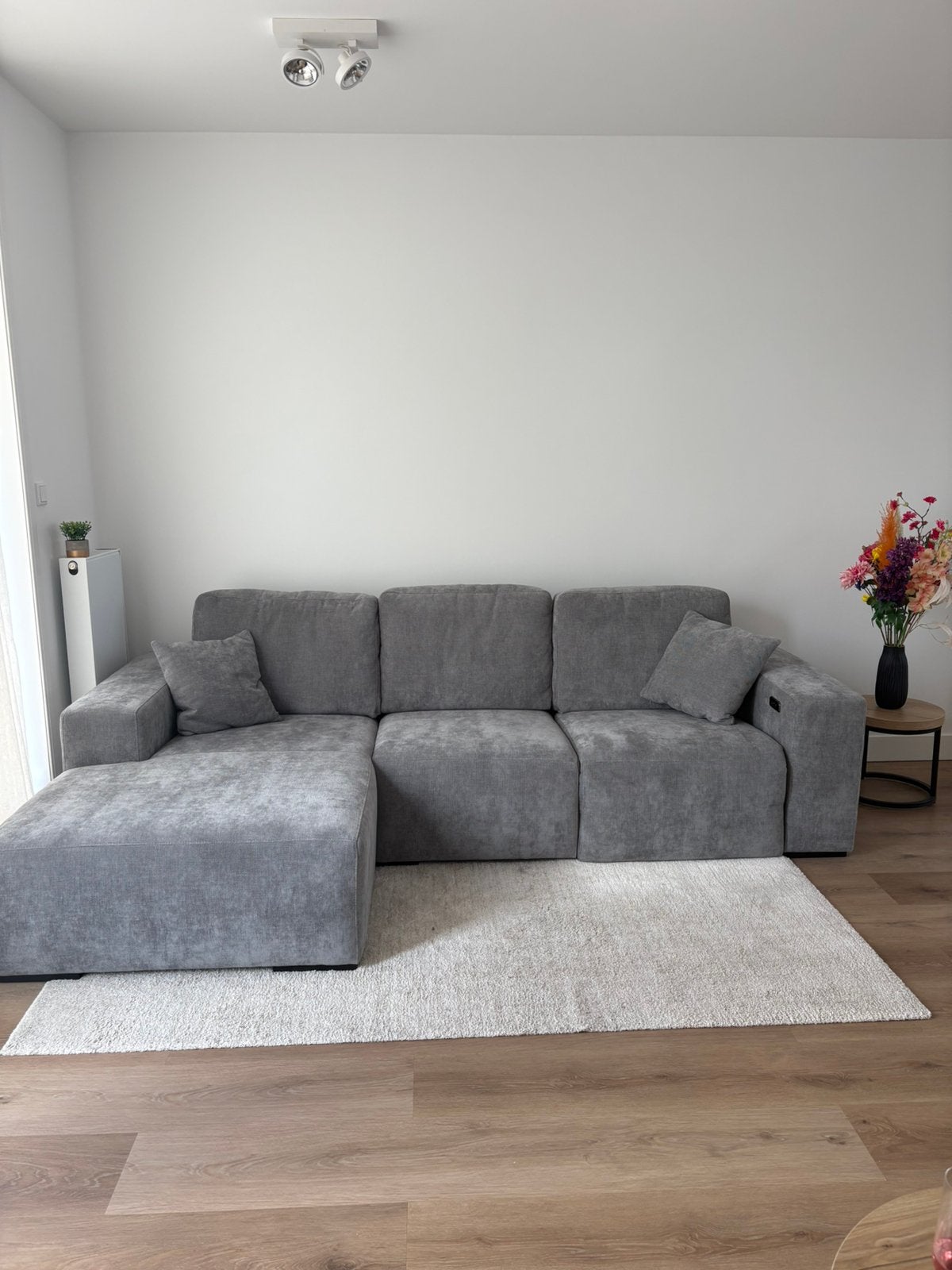 Splinternieuwe grijze Zitmaxx bank "Larissa" (elektrisch), Ophalen, Nieuw, Stof