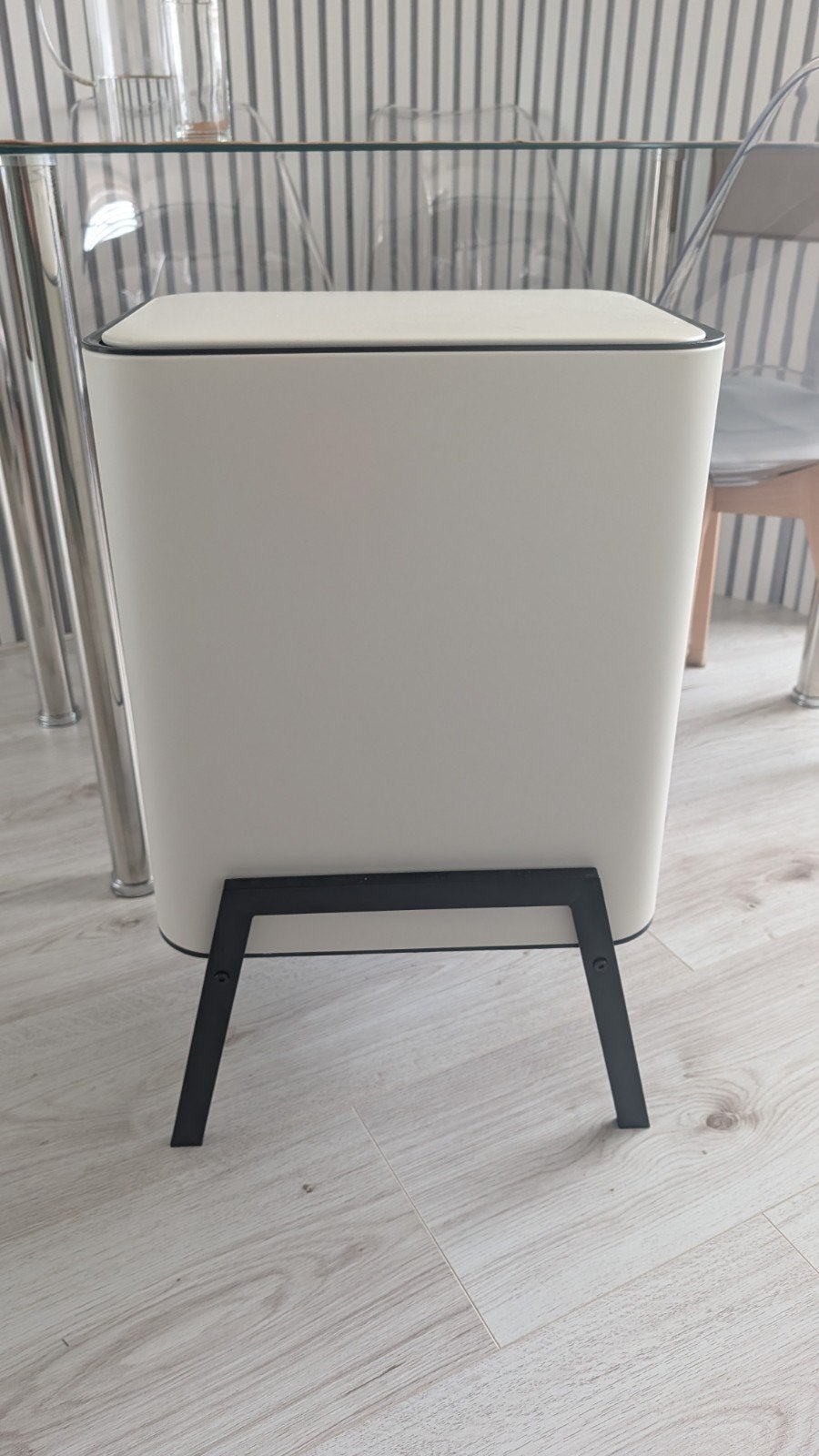 Stijlvolle afvalscheider met 2 vakken - Zo goed als nieuw, Huis en Inrichting, Woonaccessoires | Prullenbakken, 40 liter of meer