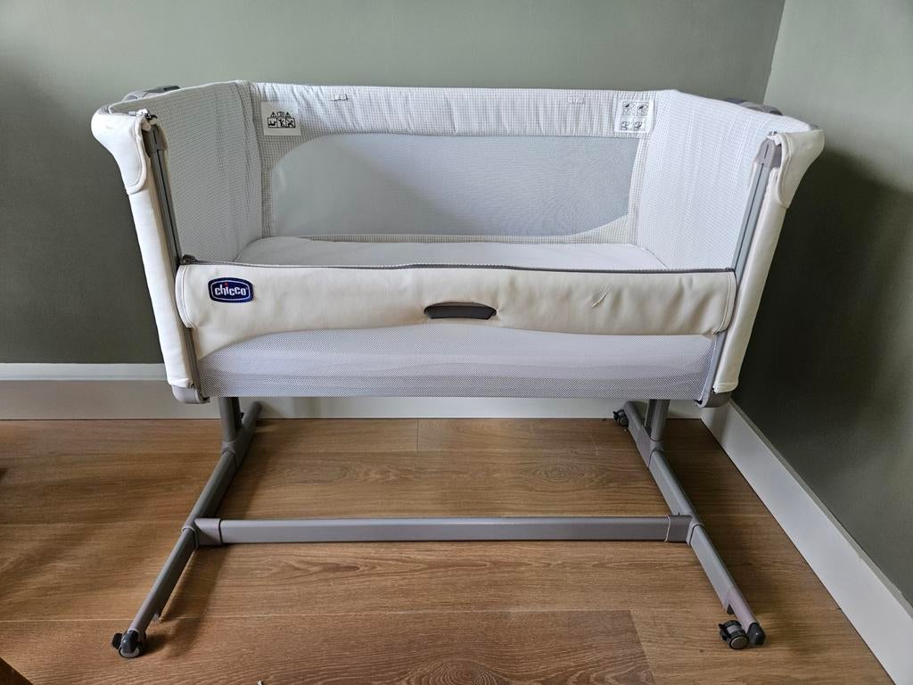 Chicco Next2Me co-sleeper met matrasje en hoeslaken, Kinderen en Baby's, Babywiegjes en Ledikanten, Ophalen