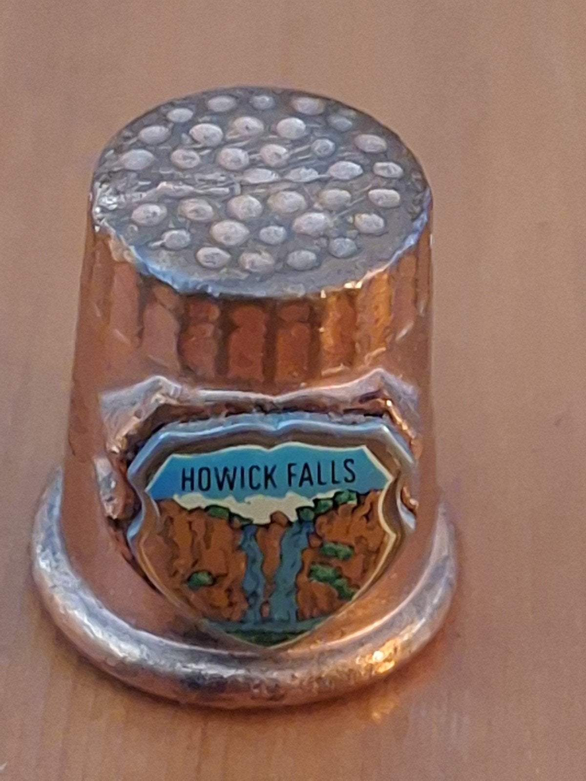 Antieke vingerhoed Howick Falls, Tin, Reliëf, Ophalen of Verzenden, Zo goed als nieuw