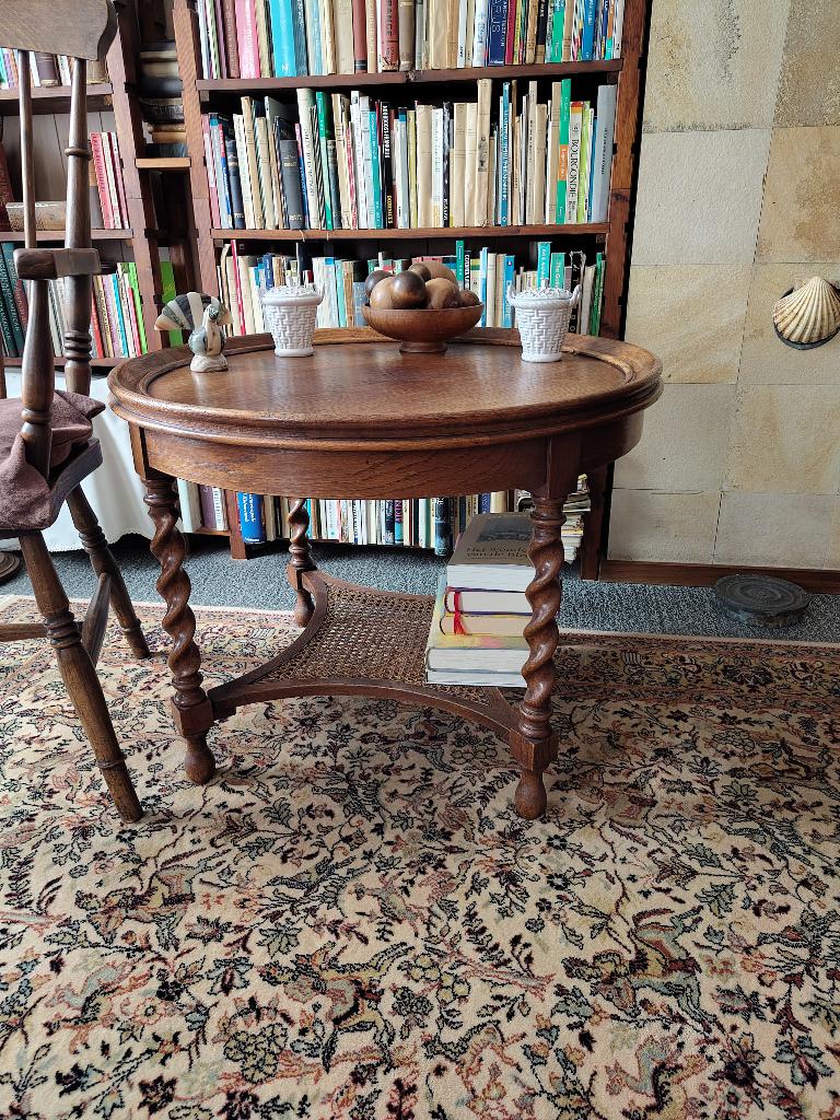 Rond tafeltje met thonet, Ophalen