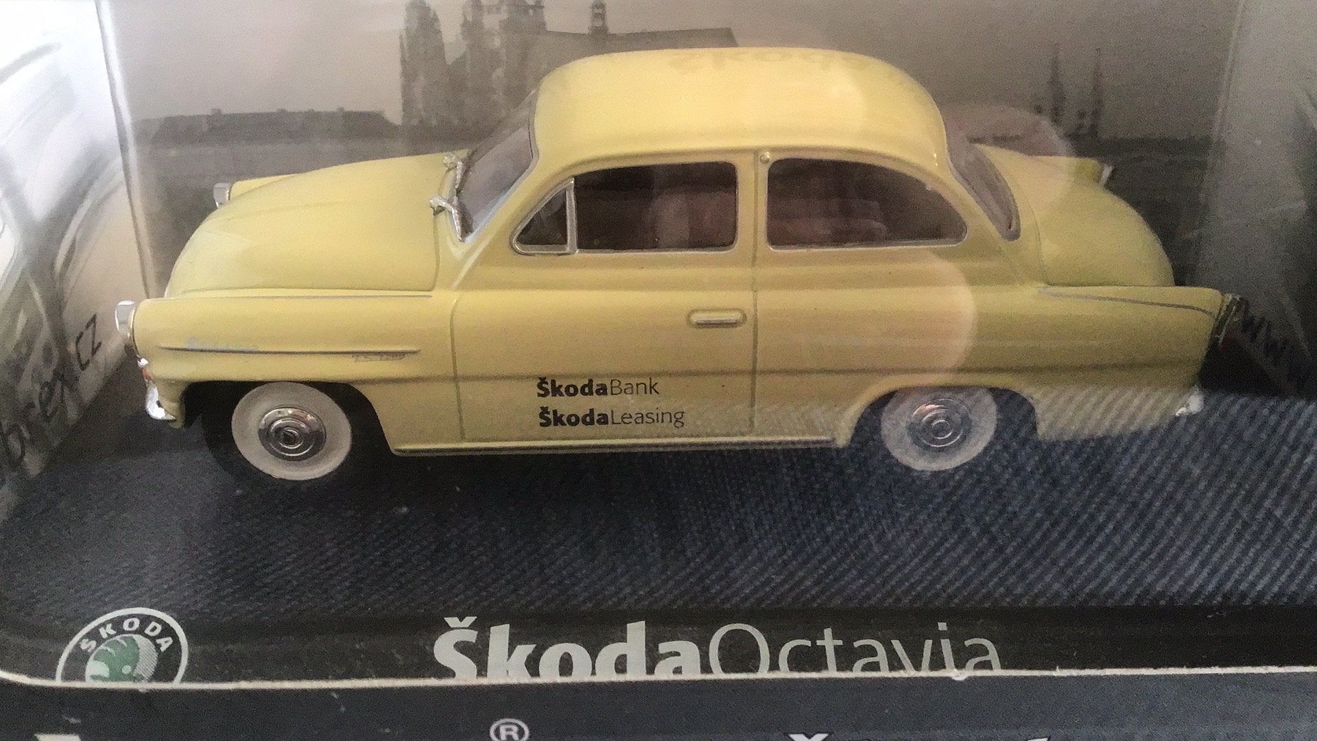 SKODA OCTAVIA +  REKLAME “ SKODA BANK+ SKODA LEASING ABREX👌, Ophalen of Verzenden, Nieuw, Dinky Toys