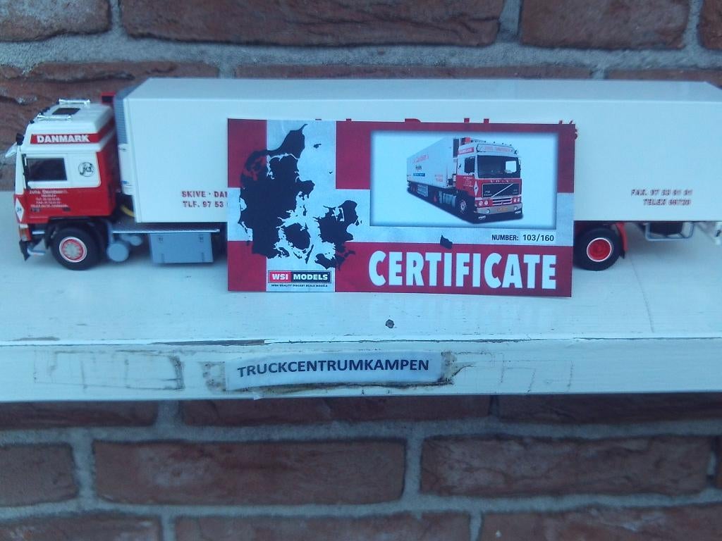 WSI  Volvo  F12  Globetrotter   van  Johs  Davidsen, Hobby en Vrije tijd, Modelauto's | 1:50, Ophalen of Verzenden, Nieuw, Bus of Vrachtwagen