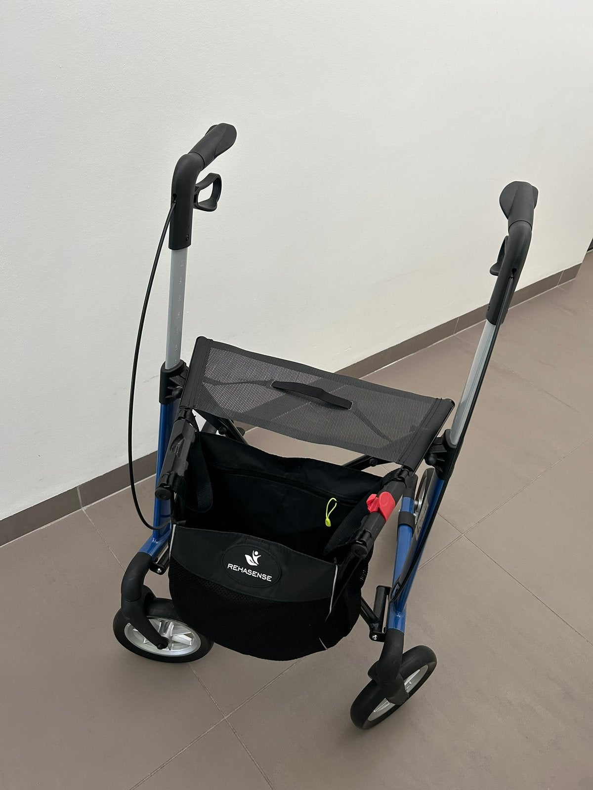 ZGAN Rehasense Server rollator (met Soft wielen) maat L, Diversen, Rollators, Ophalen, Lichtgewicht, Zo goed als nieuw