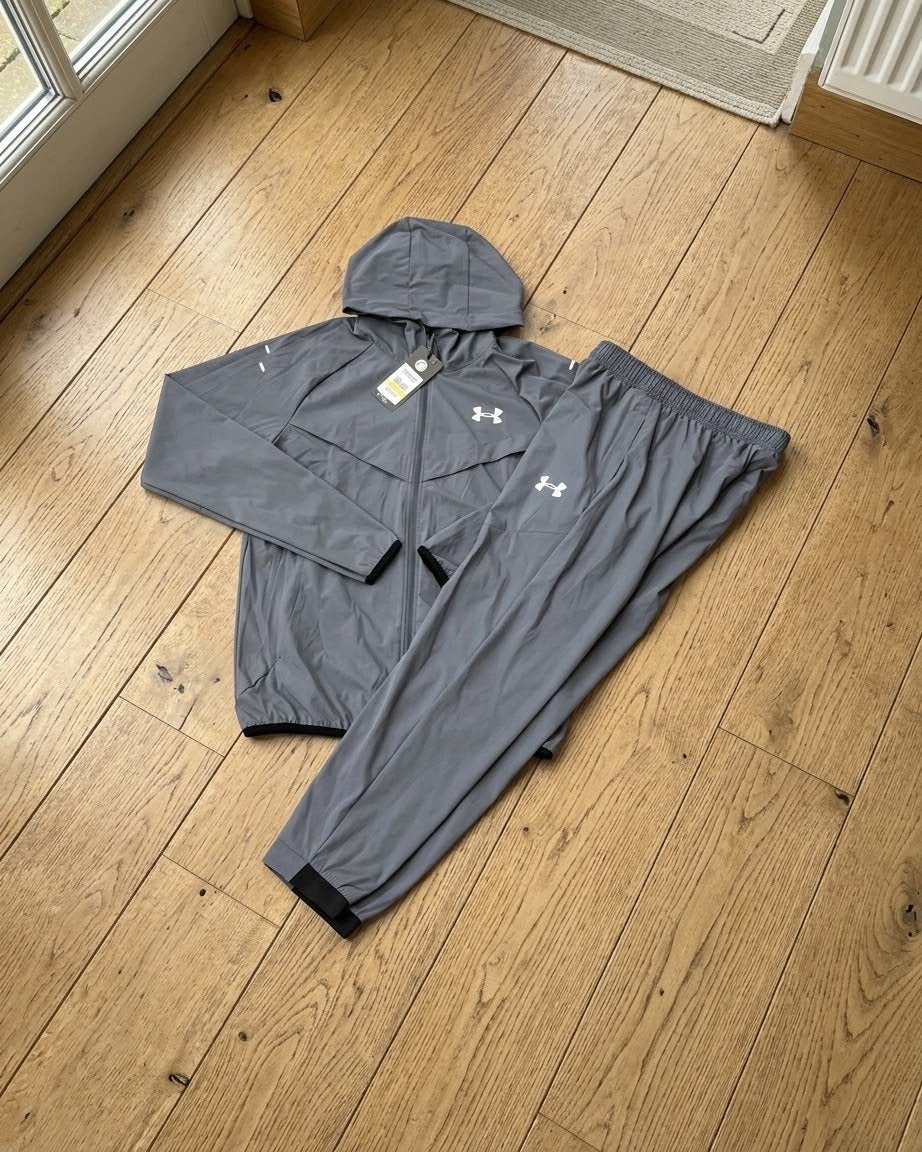 Under Armour trainingspak - Grijs - Maat M, Fitness, Nieuw, Ophalen of Verzenden, Grijs