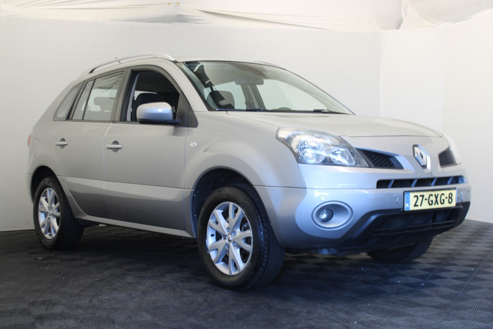 Renault Koleos 2.5 Dynamique Pack Navi (bj 2008), Voorwielaandrijving, Gebruikt, Zwart, 4 cilinders