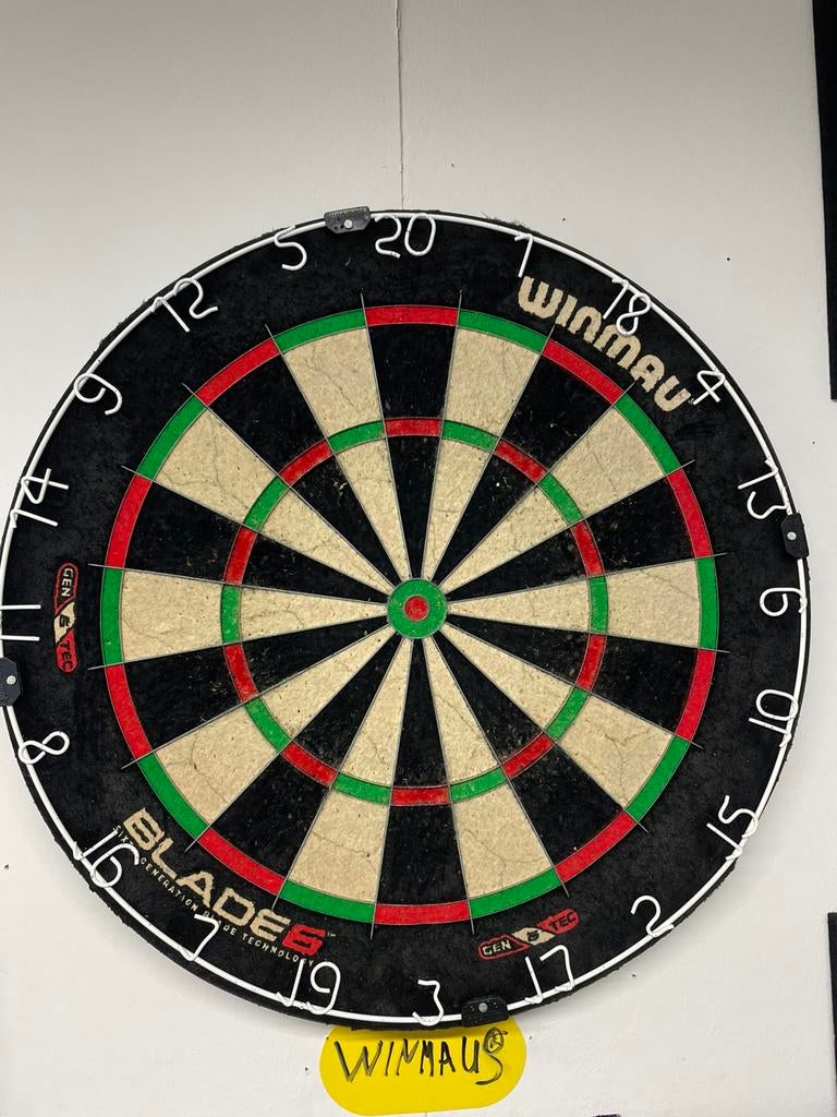 Winmau blade 6 single core, Sport en Fitness, Darts, Ophalen, Gebruikt, Dartbord