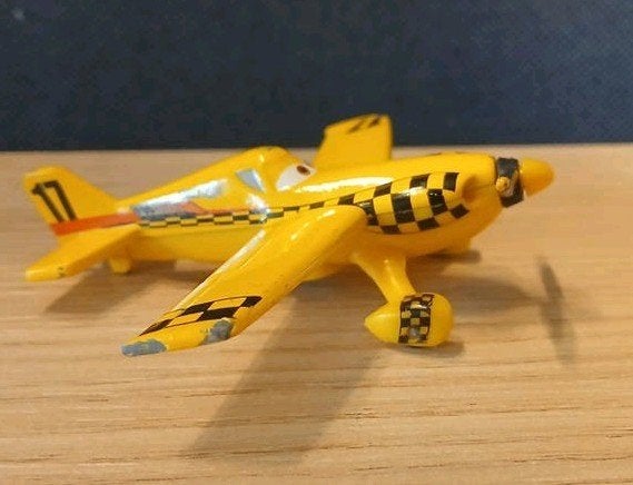 Disney Planes "Yellowbird" Racer nr 17., Ophalen of Verzenden, Overige figuren, Beeldje of Figuurtje