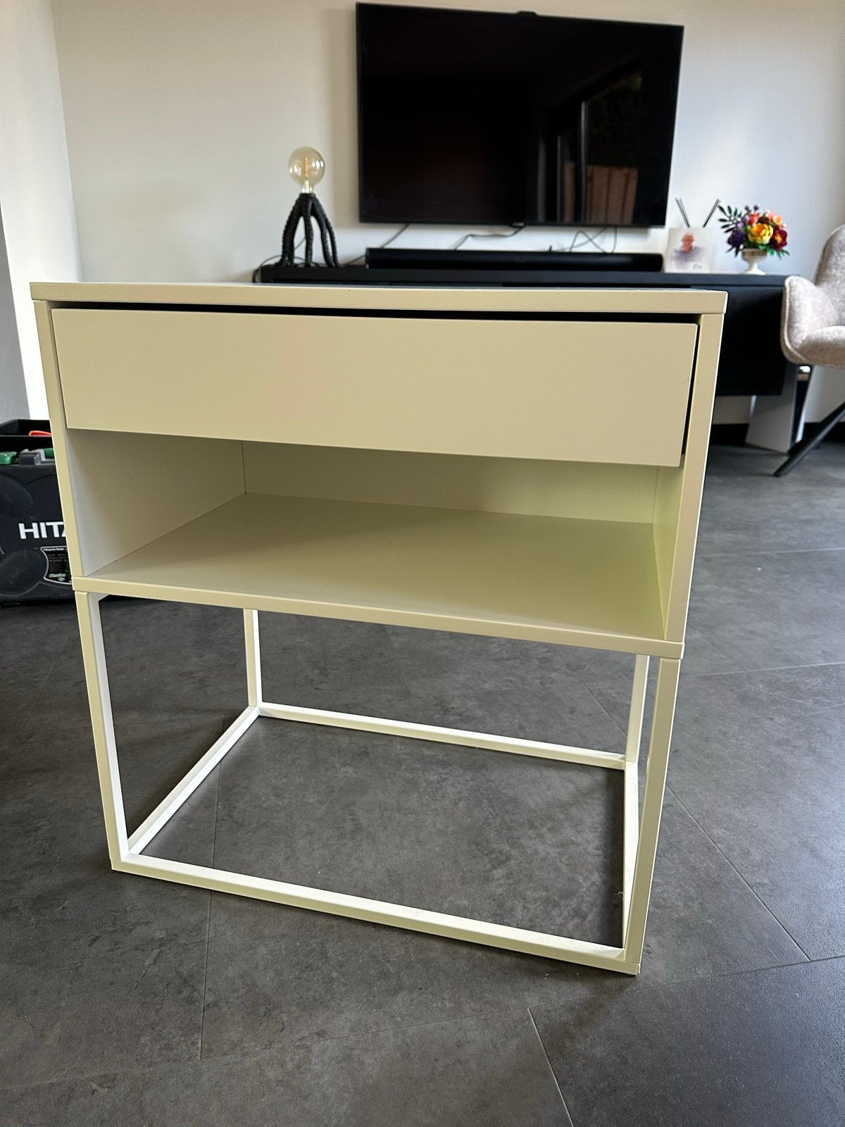 IKEA VIKHAMMER nachtkastje wit met soft close lade, Ophalen, Overige materialen, 55 tot 70 cm, Zo goed als nieuw