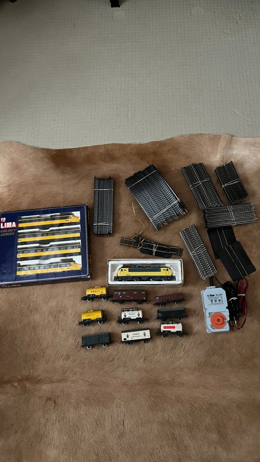 Lima Hondekop met bovenleiding / piko loc en wagons. Getest, Hobby en Vrije tijd, Modeltreinen | H0, Zo goed als nieuw, Gelijkstroom