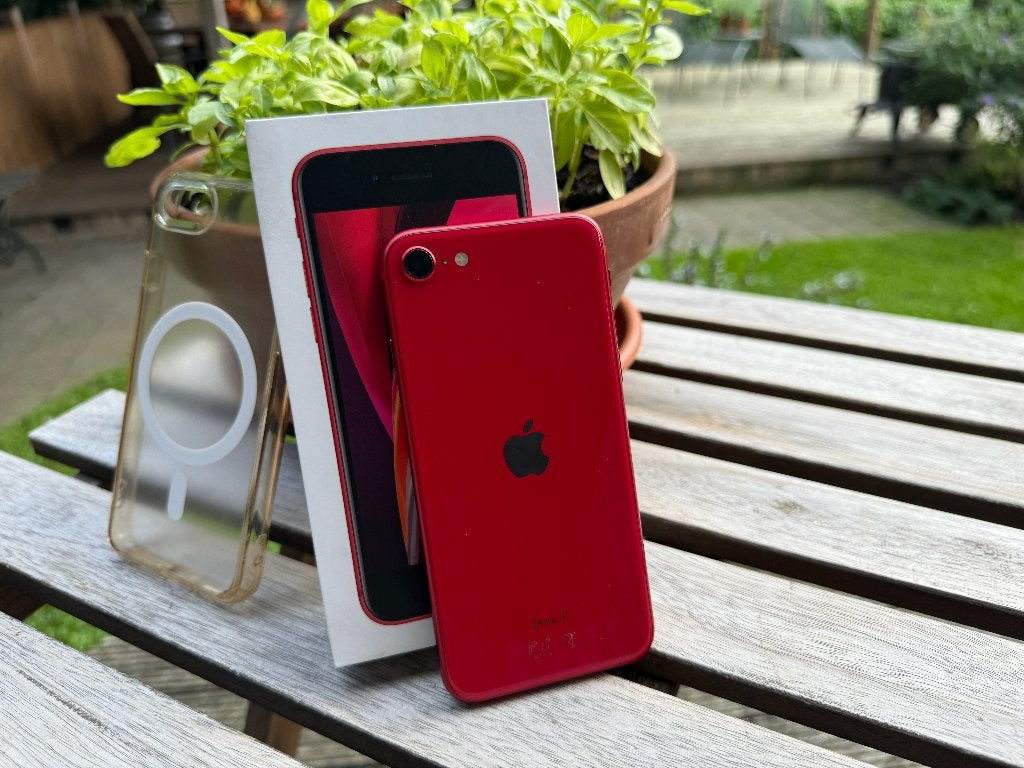iPhone SE 2020 (64GB) Product RED met doos + MagSafe Case, Telecommunicatie, 80 %, Gebruikt, Ophalen of Verzenden, 64 GB
