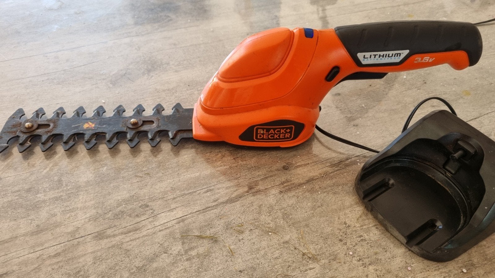 Te koop: BLACK+DECKER GSL35 Ac cu Grasschaar / Heggenschaar, Ophalen, Gebruikt, Accu