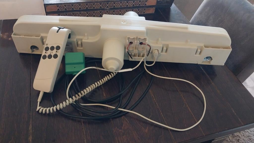 Bedmotor Duomat. Eventueel met ijzeren hangbeugels., Ophalen