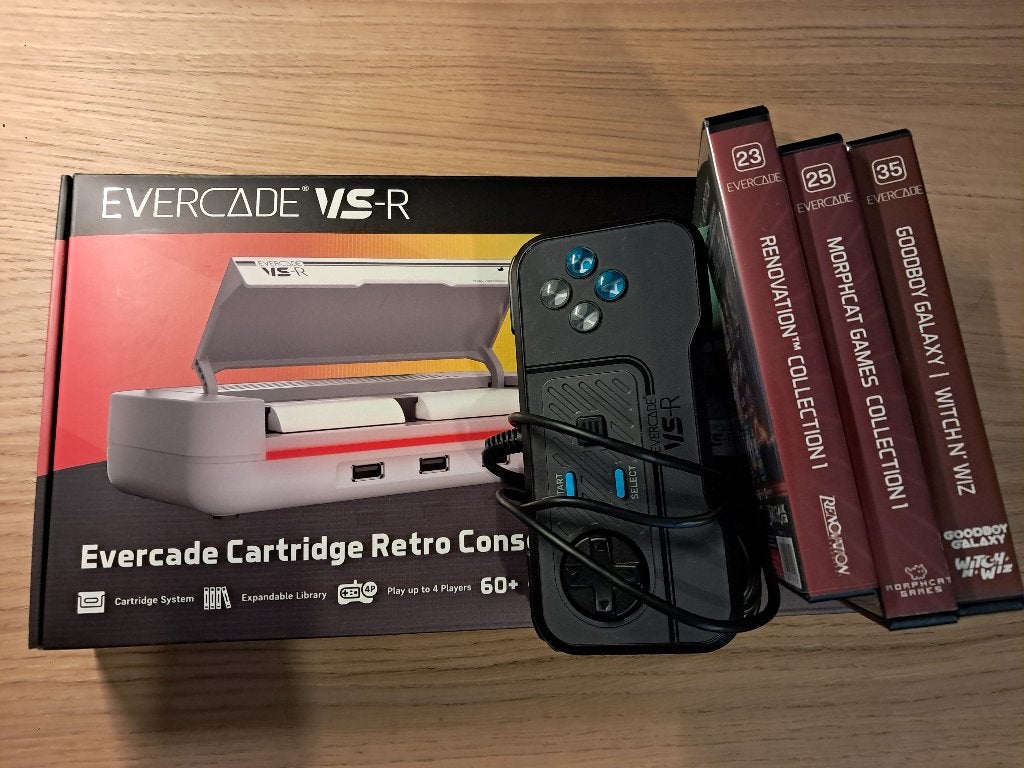 Evercade VS-R Solo incl. 3 carts en extra VS-R controller, Spelcomputers en Games, Spelcomputers | Overige, Zo goed als nieuw