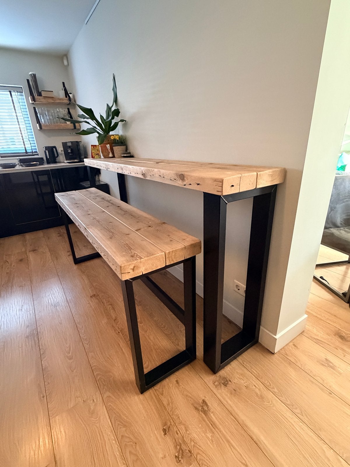Robuuste massief houten bartafel met bank, 150 tot 200 cm, Ophalen of Verzenden, Zo goed als nieuw, 150 tot 200 cm