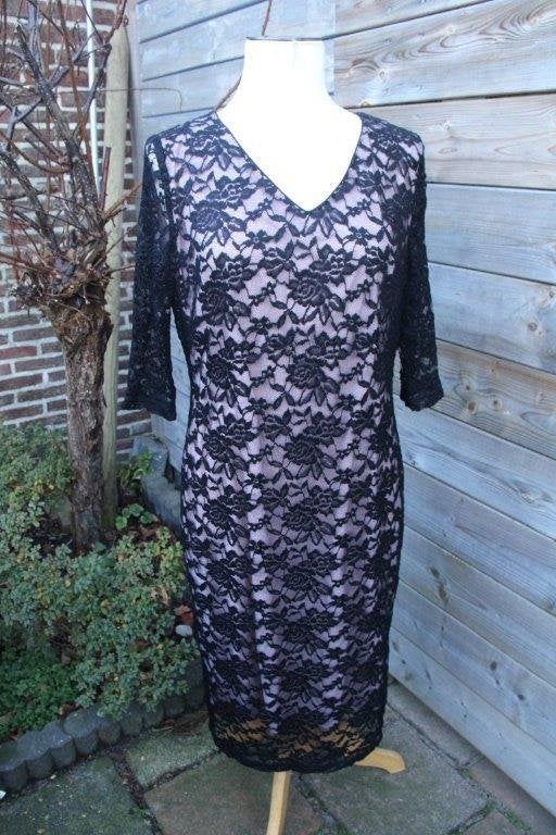 Jurk zwart/ roze Apanage mt 44 kant Vaste prijs, Zwart, Maat 42/44 (L), Ophalen of Verzenden, Zo goed als nieuw