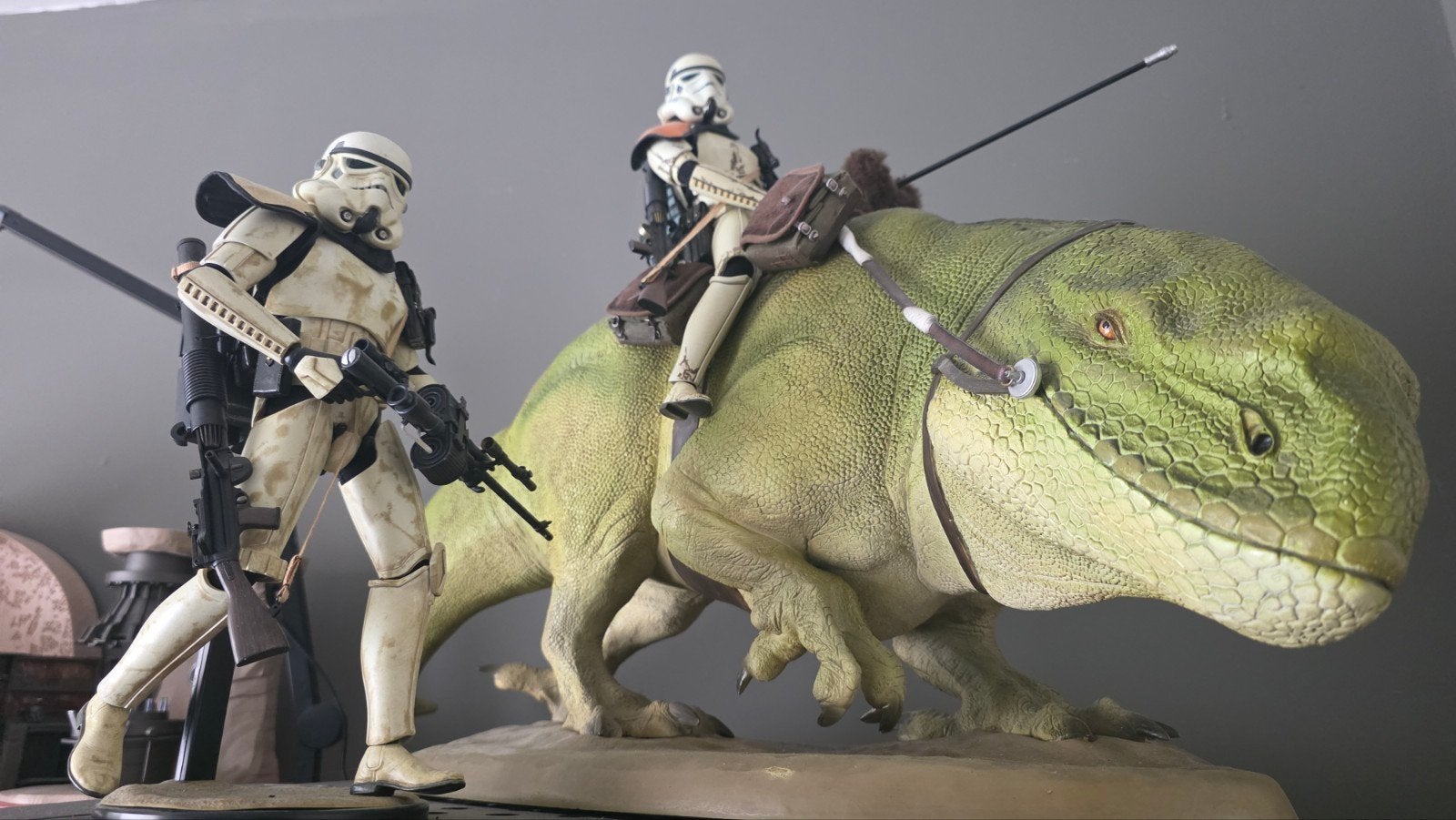 Sideshow Star Wars Dewback & 2 Sandtroopers 1:6 Schaal, Verzamelen, Ophalen, Zo goed als nieuw, Beeldje of Buste