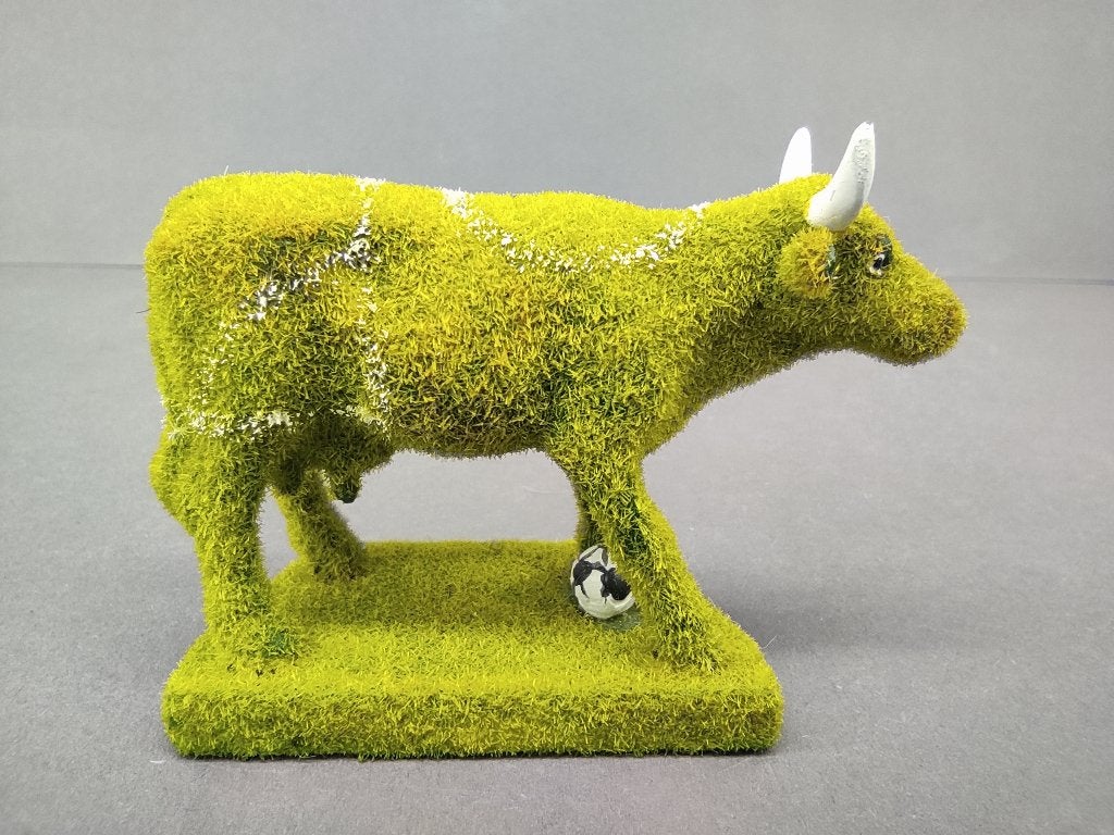 CowParade / Cow Parade Koe “Football Cow” SMALL (zeldzaam), Antiek en Kunst, Kunst | Designobjecten, Ophalen of Verzenden, Beeld