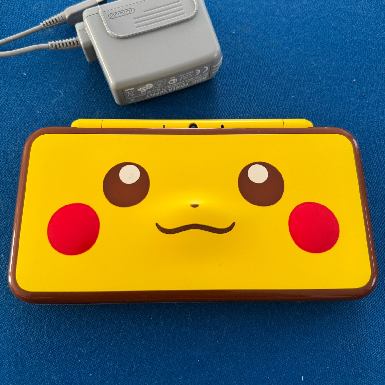 Pikachu New Nintendo 2DS XL Krasvrije Schermen z.g.a.n., Met games, 2DS XL, Geel, Ophalen of Verzenden