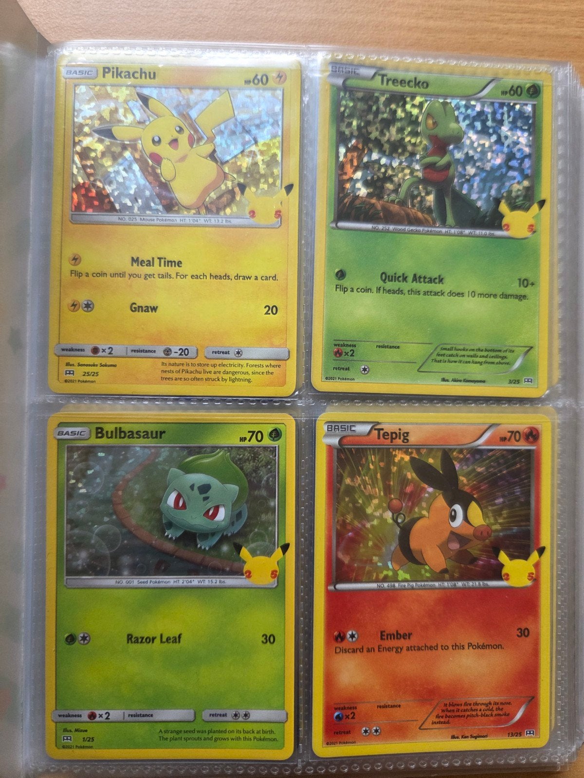Pokemon verzameling in map met 120 kaarten, Ophalen of Verzenden, Zo goed als nieuw, Meerdere kaarten