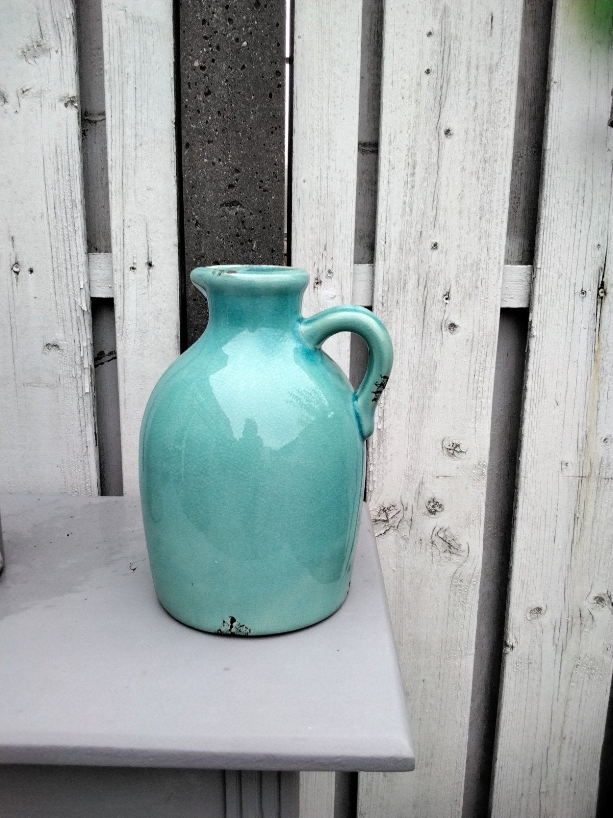 Decoratieve turquoise vaas/kan met handvat, Antiek en Kunst, Ophalen of Verzenden